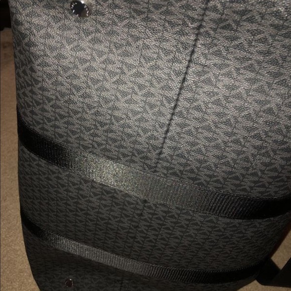 Michael Kors Jet Set Logo Duffel - Picture 2 of 3